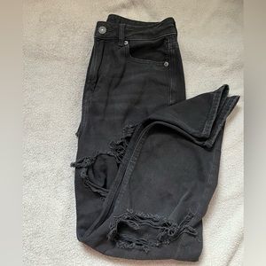 American eagle ripped mom jean black size 4